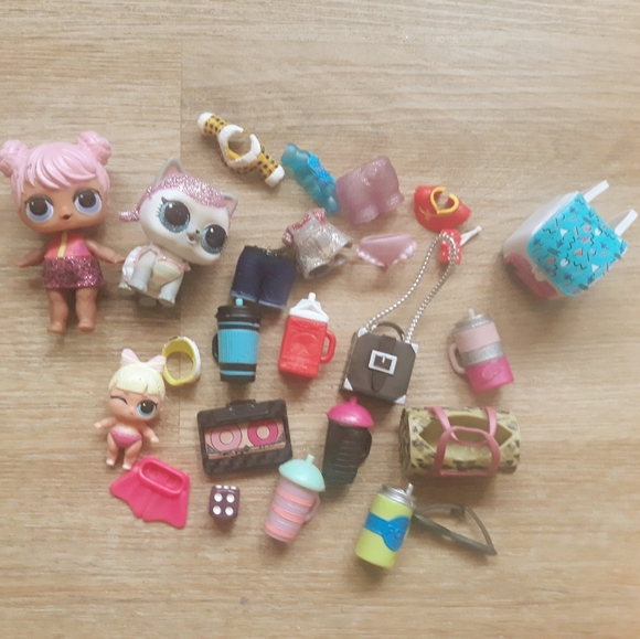 25 Piece LOL Surprise Dolls Lot: Dawn Doll, Pet Cat, Winking Lil Baby + 22 Items - Picture 2 of 13